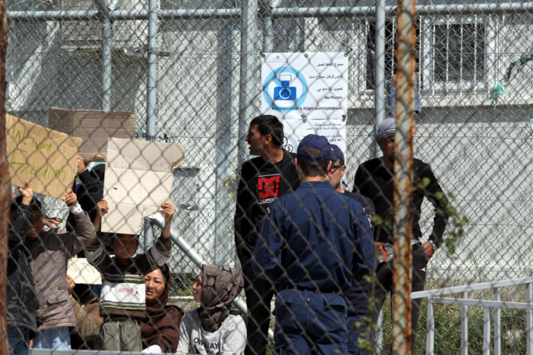 Die Welt: Η Κομισιόν θέλει να αυξήσει τις απελάσεις παράνομων μεταναστών