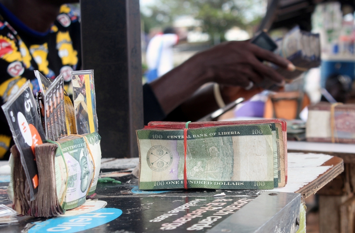 Χαμός στη Λιβερία – Εξαφανίστηκαν 100 εκατ. δολάρια στον δρόμο για την κεντρική τράπεζα