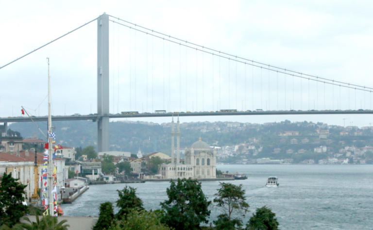 Παραδόθηκε ο ένοπλος που είχε εισβάλει σε εμπορικό κέντρο στην Κωνσταντινούπολη