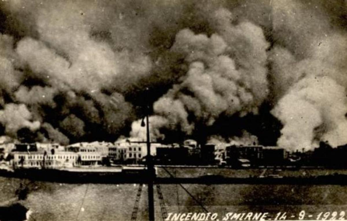 Ο εμπρησμός της Σμύρνης και οι θηριωδίες των άτακτων Τούρκων του Κεμάλ! [pics]