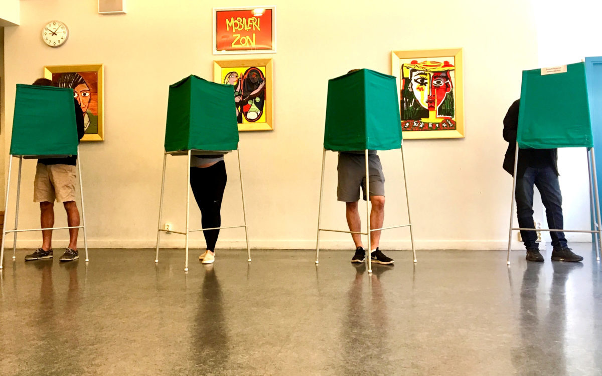 Σουηδία: Άνοιξαν οι κάλπες για τις κρίσιμες βουλευτικές εκλογές [pics]