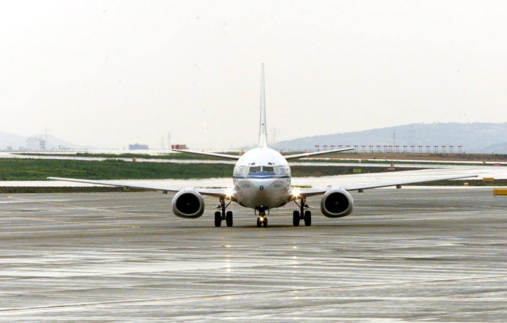 Κρήτη: Αναγκαστική προσγείωση στο Ηράκλειο για αεροπλάνο που πήγαινε στα Χανιά – Γνωστός μετεωρολόγος ανάμεσα στους επιβάτες!