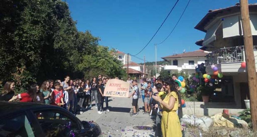 Κοζάνη: Η πιο θερμή υποδοχή για τον 14χρονο Αλέξανδρο που νίκησε το πρόβλημα υγείας