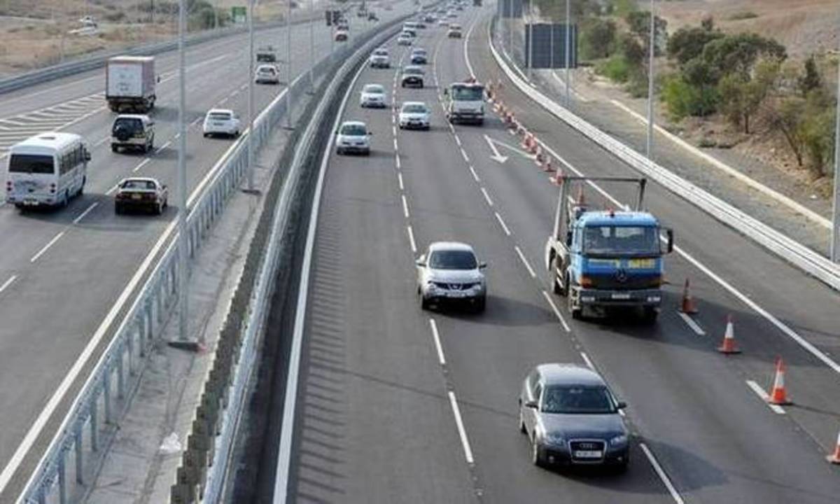 Ο οδηγός με το πολυτελές κάμπριο άφηνε άφωνους τους περαστικούς στο πέρασμά του [pic]