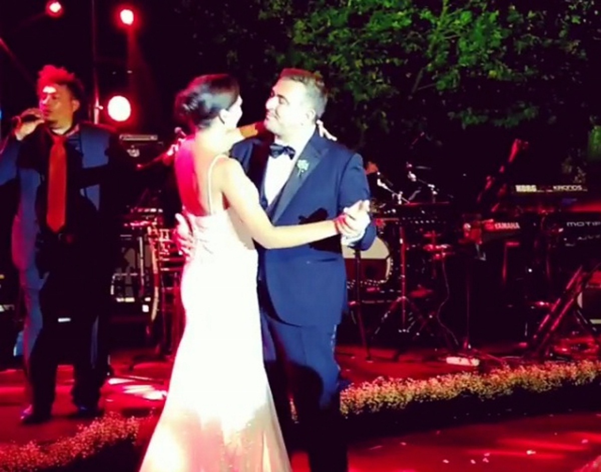 Αντώνης Ρέμος – Υβόννη Μπόσνιακ: Όλα όσα έγιναν στην γαμήλια δεξίωση! [pics,vids]