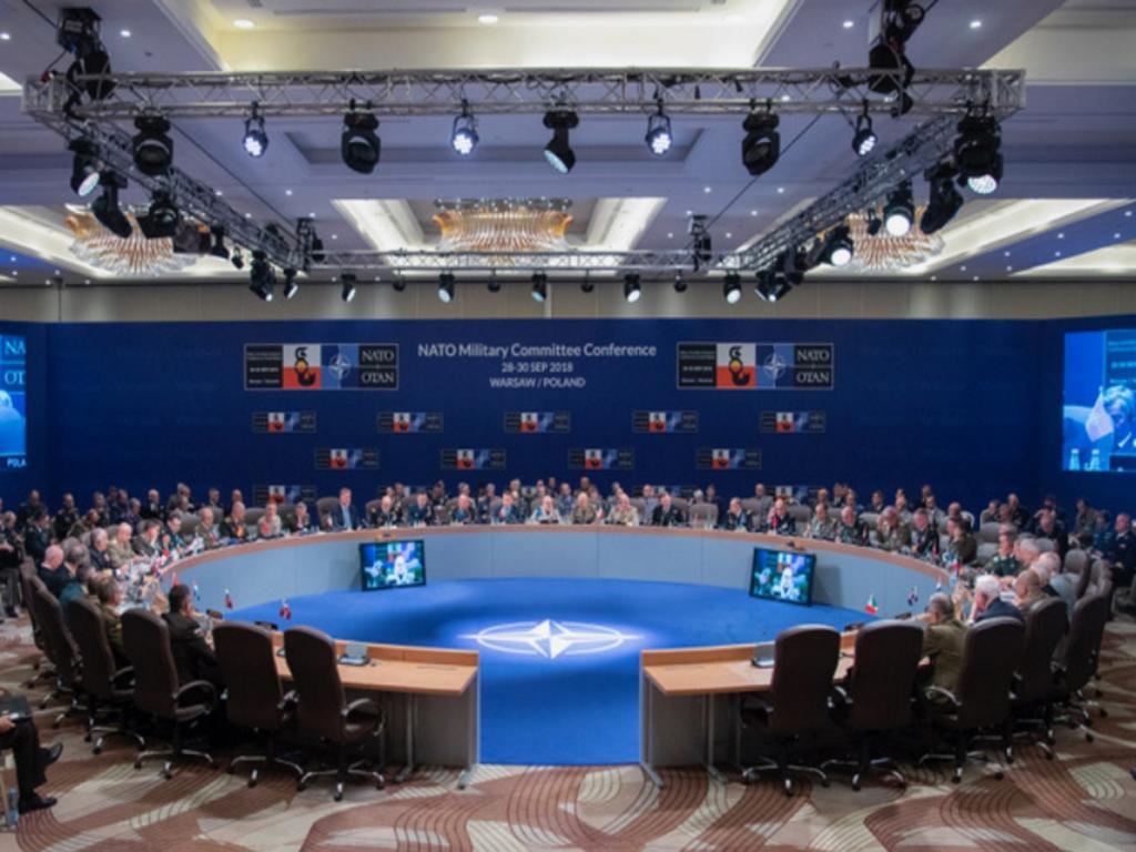 Ο Ναύαρχος Αποστολάκης έτριξε τα δόντια του Τούρκου Στρατηγού στο ΝΑΤΟ!