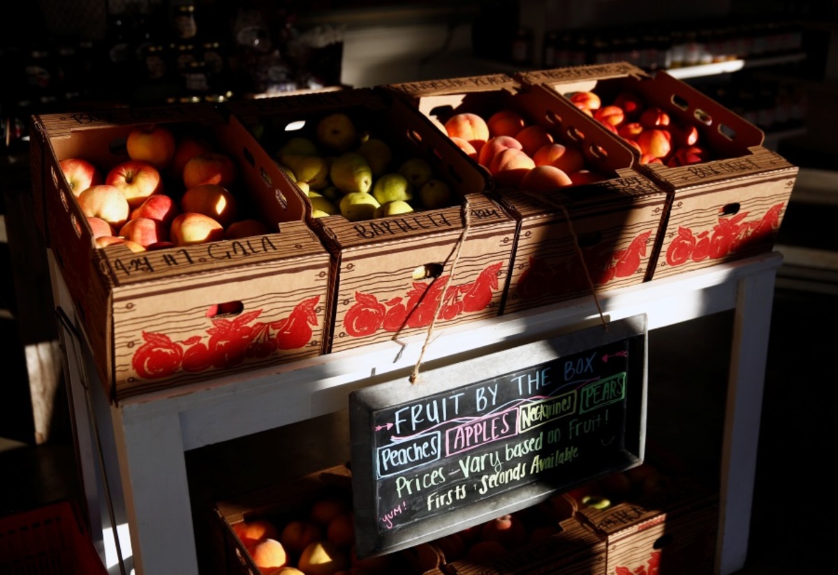 Εργαζόμενοι σε σούπερ μάρκετ πούλησαν 15.000 μήλα σε έναν μόνο πελάτη και απολύθηκαν!