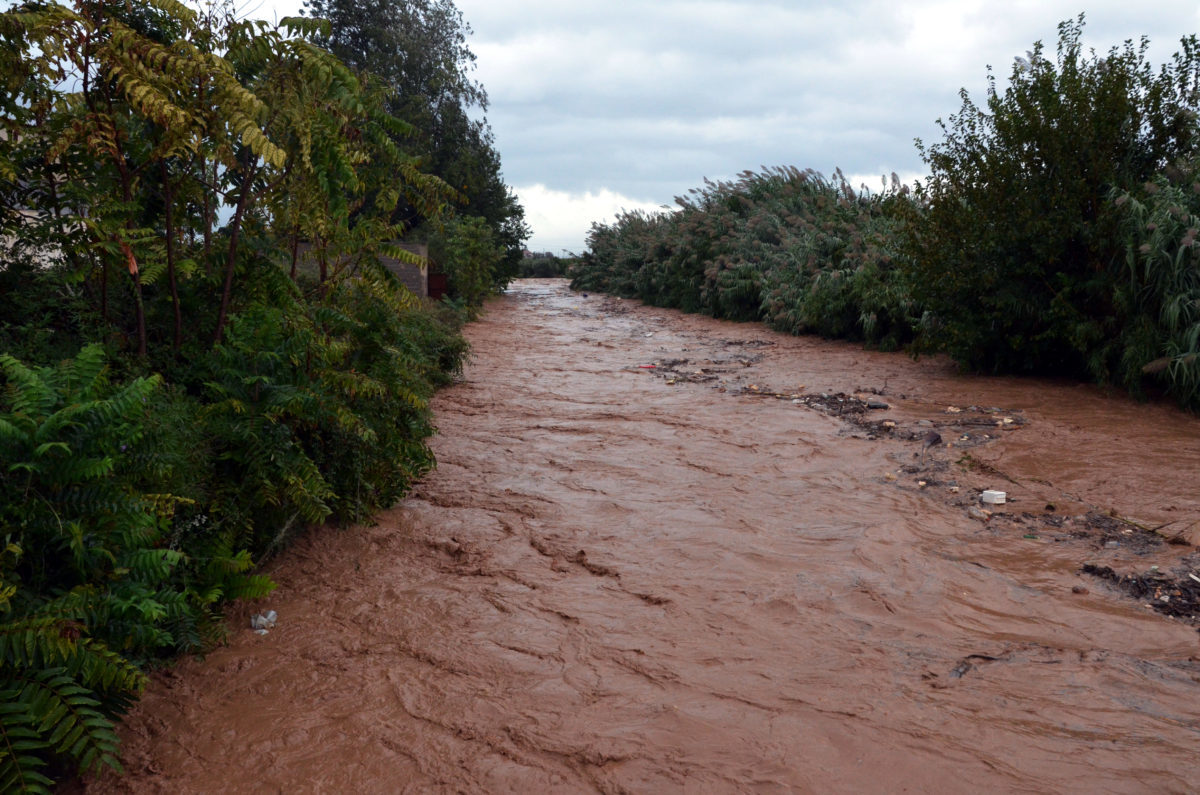 Άργος: Πλημμύρες, ζημιές και εγκλωβισμένοι άνθρωποι – Ο ποταμός Ξεριάς ξεχύθηκε στην πόλη [pics, video]