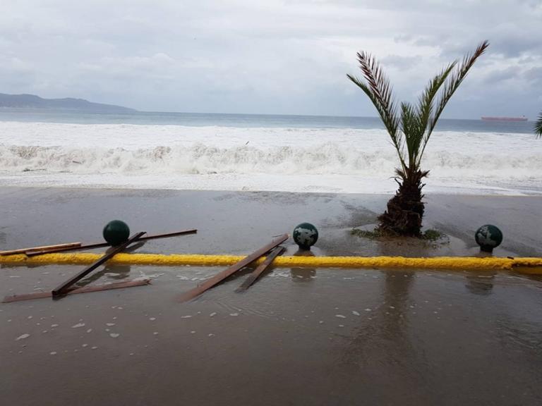 Καλαμάτα: Η θάλασσα βγήκε στη στεριά – Ο μεσογειακός κυκλώνας φέρνει προβλήματα σε Μεθώνη, Κορώνη και Πύλο – video