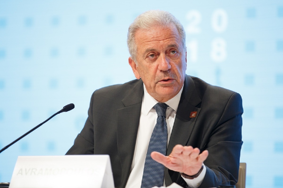 Αβραμόπουλος: Καλύτερα προετοιμασμένα τα νησιά για τους μετανάστες, αλλά υπάρχουν περιθώρια βελτίωσης