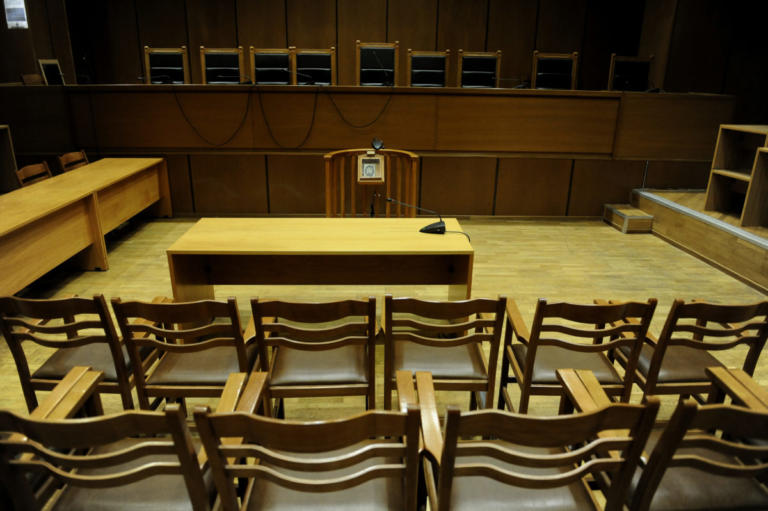 Οι δικηγόροι… καλοβλέπουν την μείωση των ασφαλιστικών εισφορών που εξήγγειλε ο Τσίπρας