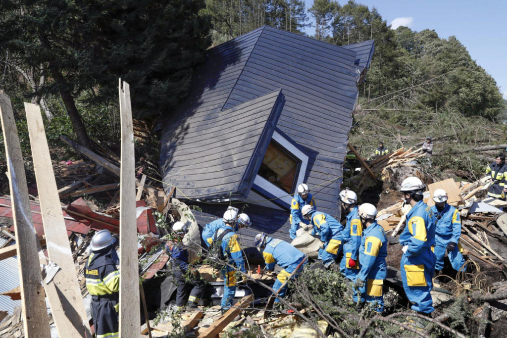 Εικόνες αποκάλυψης από το σεισμό στην Ιαπωνία