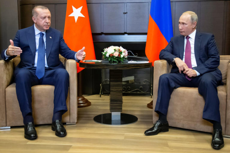 Με πέντε υπουργούς στο Σότσι ο Ερντογάν – Σε εξέλιξη η συνάντηση με Πούτιν [pics]