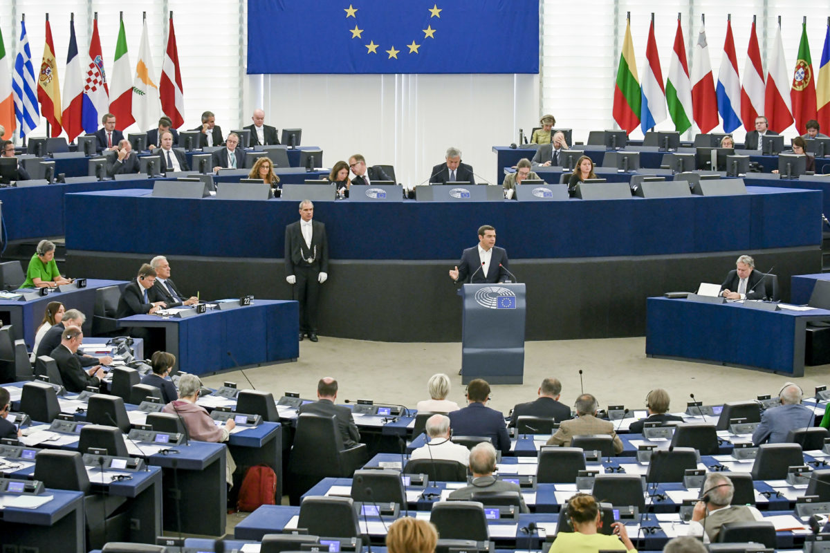 Πως υποδέχθηκαν Σοσιαλιστές, Φιλελεύθεροι, Πράσινοι και Αριστεροί τον Αλέξη Τσίπρα στο Ευρωπαϊκό Κοινοβούλιο