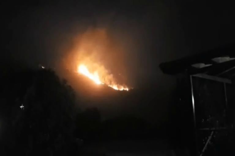 Κεφαλονιά: Κατακαίει τα πάντα η μεγάλη φωτιά - Εκκενώθηκαν σπίτια [pics, vids]