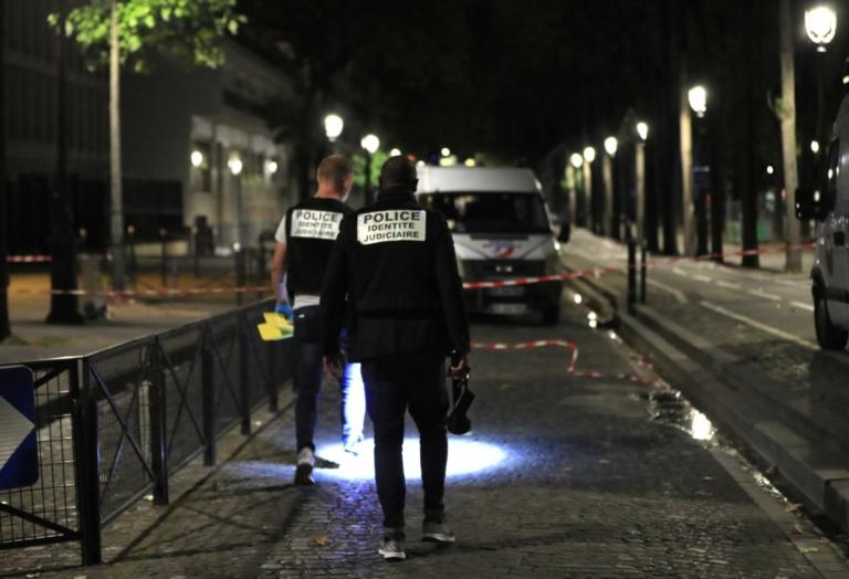 Τρόμος στο Παρίσι! Οπλισμένος με μαχαίρι και σιδηρολοστό τραυμάτισε επτά ανθρώπους – video
