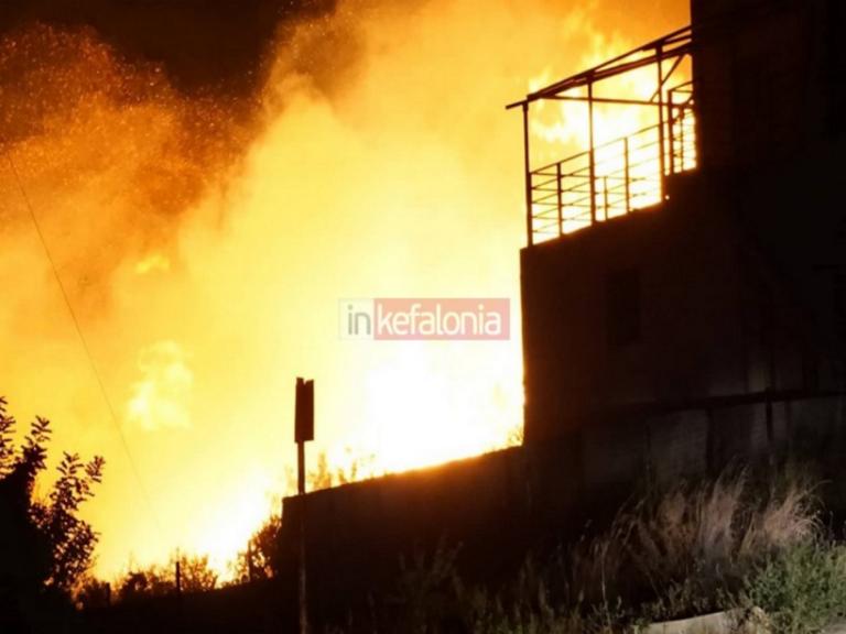Συναγερμός στην Κεφαλονιά για μεγάλη φωτιά - Εικόνες που κόβουν την ανάσα - video, pics