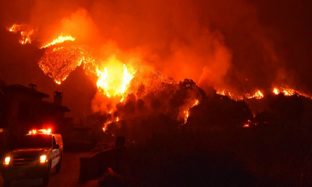 Φωτιά στην Αχαΐα: Μεγάλες διαστάσεις η πυρκαγιά στα Σαγέικα!