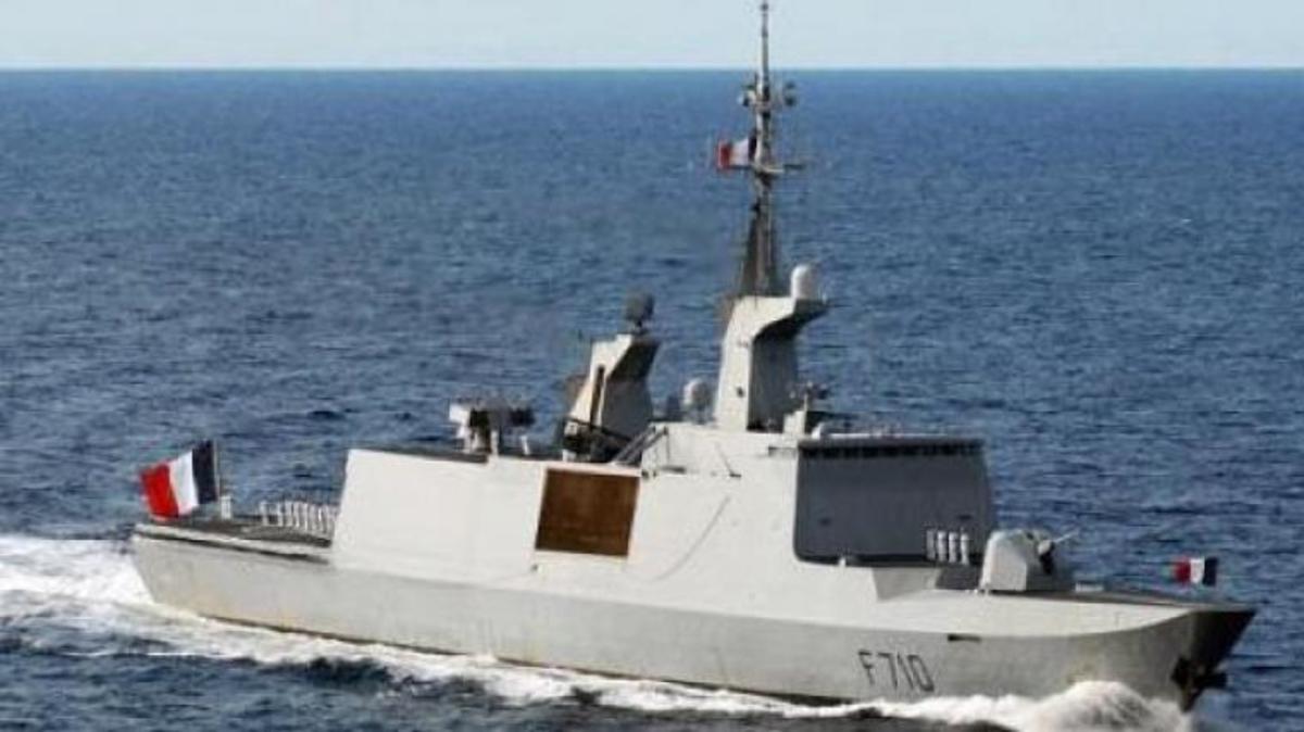 Γαλλία: Το πολεμικό ναυτικό μπαίνει στον… «πόλεμο των χτενιών»