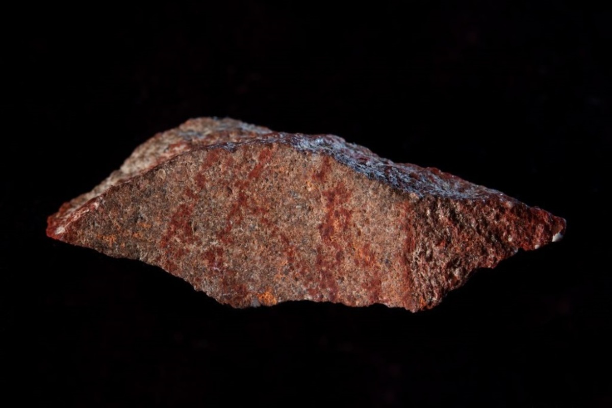 Ανακαλύφθηκε το αρχαιότερο «σκίτσο» του Homo sapiens, ηλικίας 73.000 ετών! [pics]