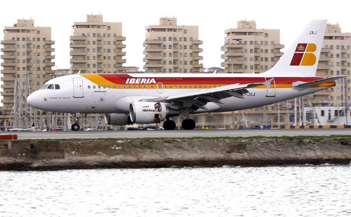 Αναγκαστική προσγείωση αεροπλάνου της Iberia στις ΗΠΑ λόγω προβλήματος στον κινητήρα