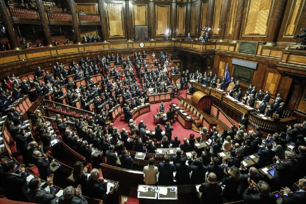 “Η Ιταλία θέτει σε κίνδυνο το ευρωπαϊκό εγχείρημα” αναφέρει άρθρο του Bloomberg