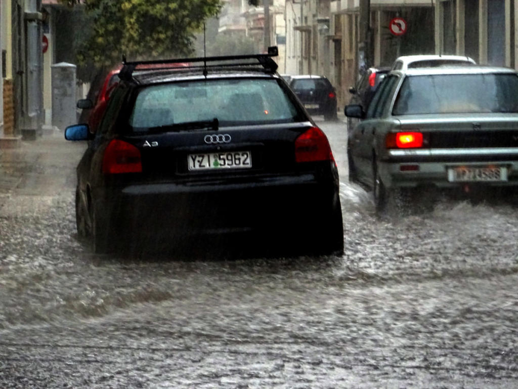 Καιρός: Αλλάζει το σκηνικό και γίνεται Φθινοπωρινό! Έρχονται βροχές και καταιγίδες