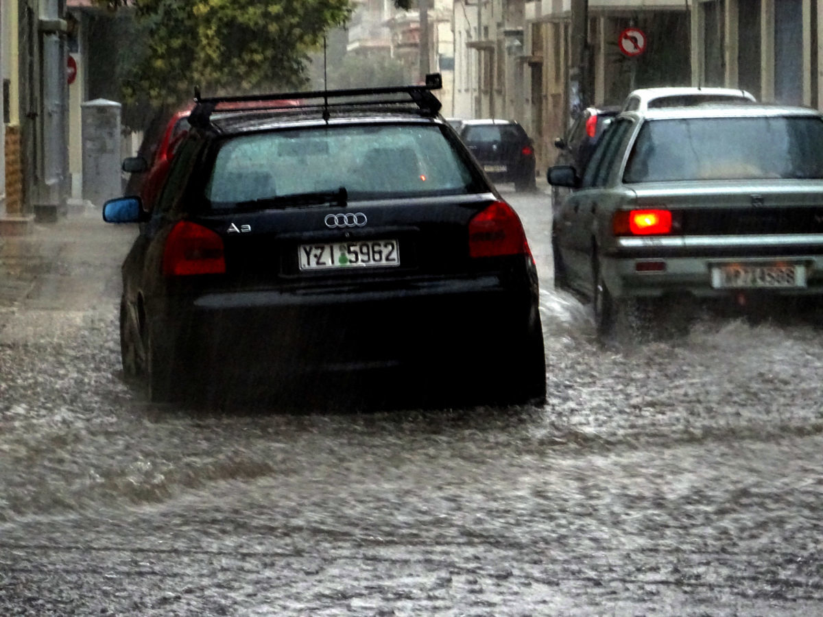 Καιρός: Αλλάζει το σκηνικό και γίνεται Φθινοπωρινό! Έρχονται βροχές και καταιγίδες
