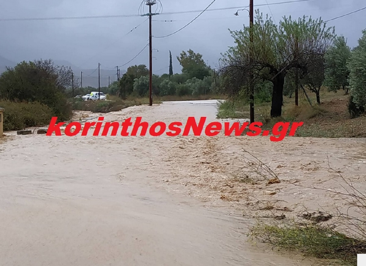 Κορινθία: Ξεχείλισαν τα ρέματα στο δήμο Βέλου – Βόχας – Κλειστή η παλαιά εθνική στο ύψος της Κινέττας [video]