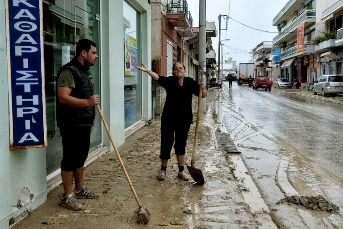 Κορινθία: Τα στενά της απελπισίας – Το Κιάτο κομμένο στα δύο – Διαλυμένοι δρόμοι και κλειστά σχολεία [pics, video]