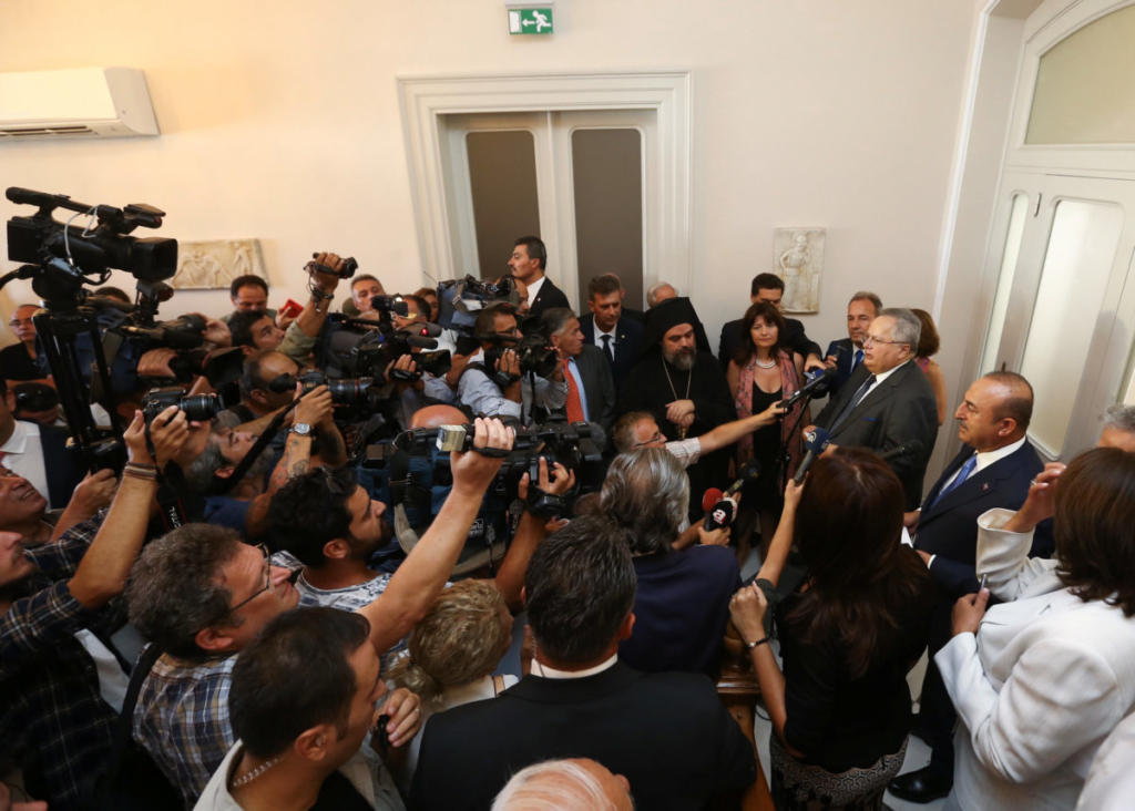 Κοτζιάς – Τσαβούσογλου: “Σφαγή” με το… γάντι