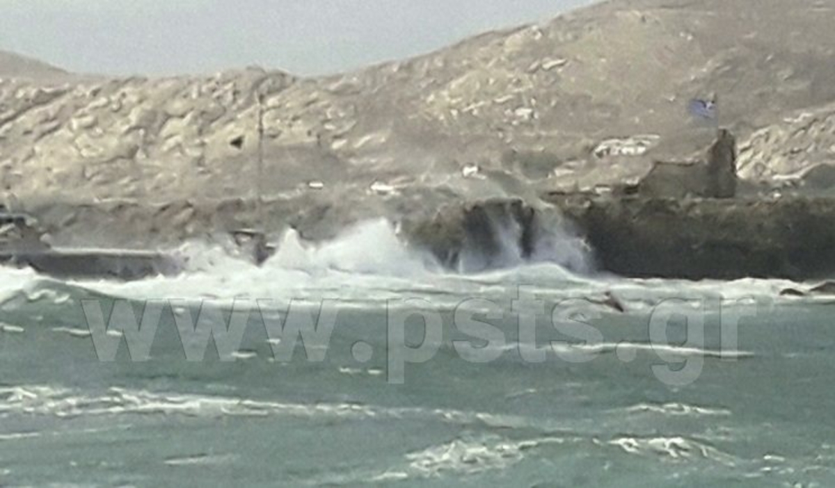 Πάρος: Ο Ξενοφών έφερε σφοδρή θαλασσοταραχή και τεράστια κύματα! video