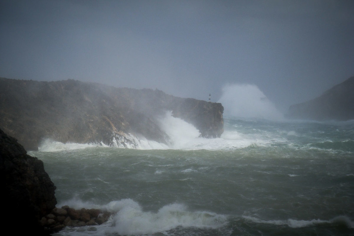 Κύθηρα: Χάθηκε το λιμάνι από τους θυελλώδεις ανέμους των 10 μποφόρ – Διακοπές ρεύματος σε χωριά [pics]