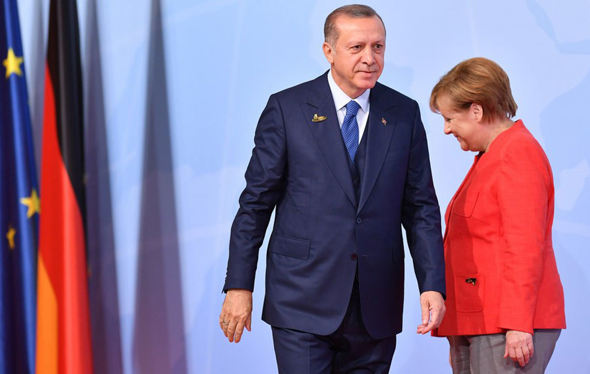 Η Μέρκελ γυρνάει την πλάτη στον Ερντογάν! “Καυγάς” στη Γερμανία για τον “σουλτάνο”