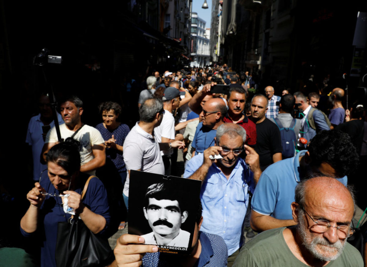 Κωνσταντινούπολη: Για τον Ερντογάν… είναι όλοι τρομοκράτες – “Μπλόκο” στις οικογένειες που ψάχνουν τους αγαπημένους τους [pics]
