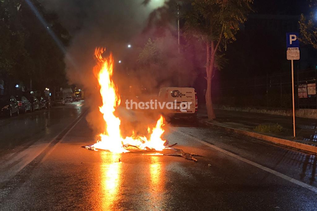 Θεσσαλονίκη: “Πόλεμος” έξω από το τουρικό προξενείο – Μολότοφ, χημικά και χειροβομβίδες κρότου λάμψης – video