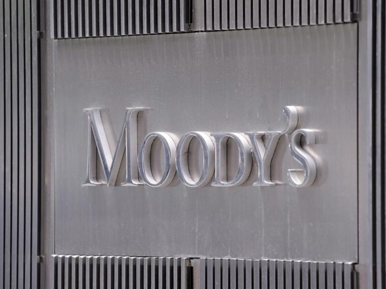 Wall Street Journal: Ο Moody’s αναμένεται να αναβαθμίσει την πιστοληπτική ικανότητα της Ελλάδας