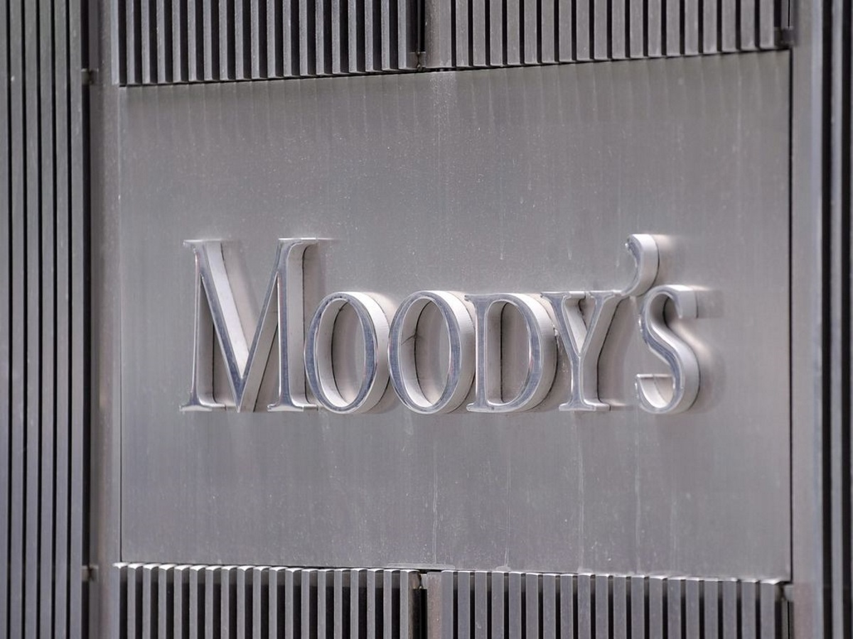 Moody’s για Ελλάδα: «Βλέπει» μείωση του χρέους κατά 10 μονάδες και ανάπτυξη 4,3% για το 2022