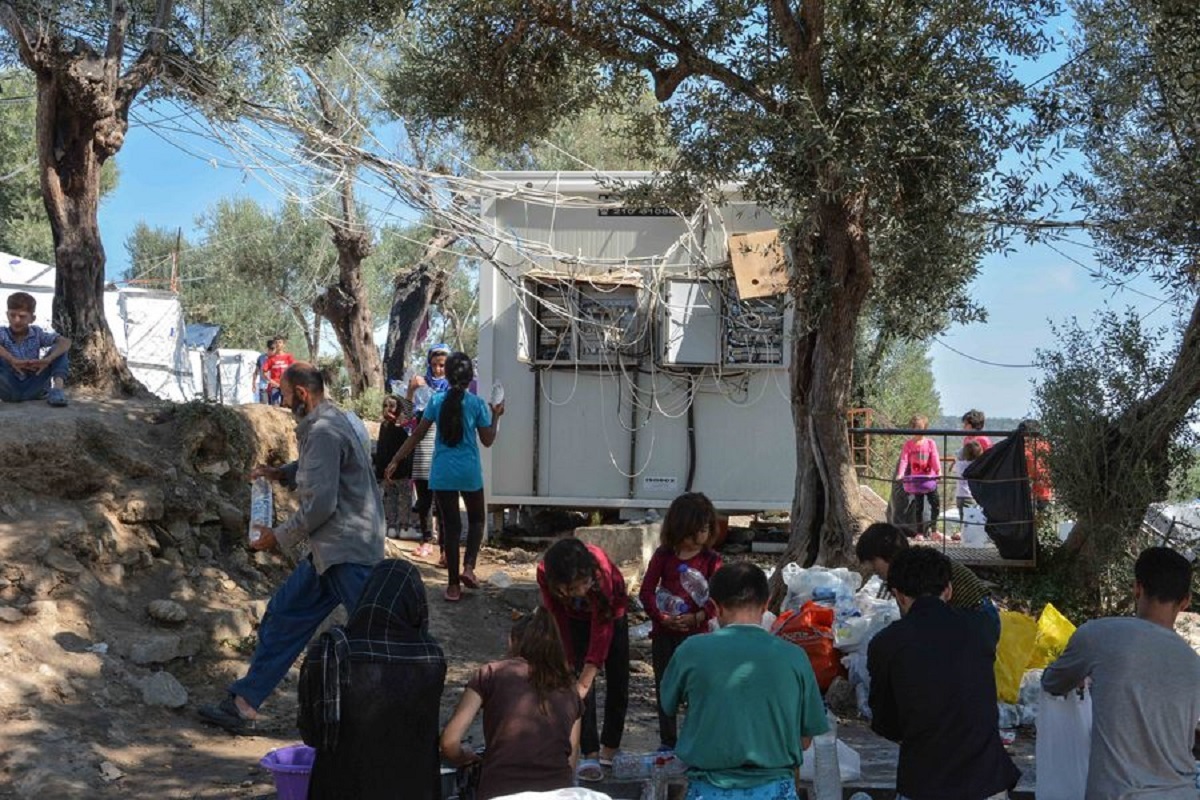 Είδη πρώτης ανάγκης στέλνει η Περιφέρεια Αττικής στη Μόρια