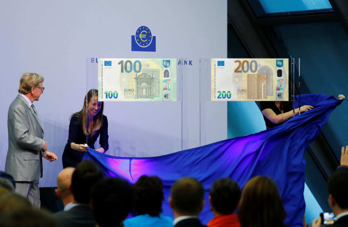 Αυτά είναι τα νέα χαρτονομίσματα των 100 και 200 ευρώ! Video