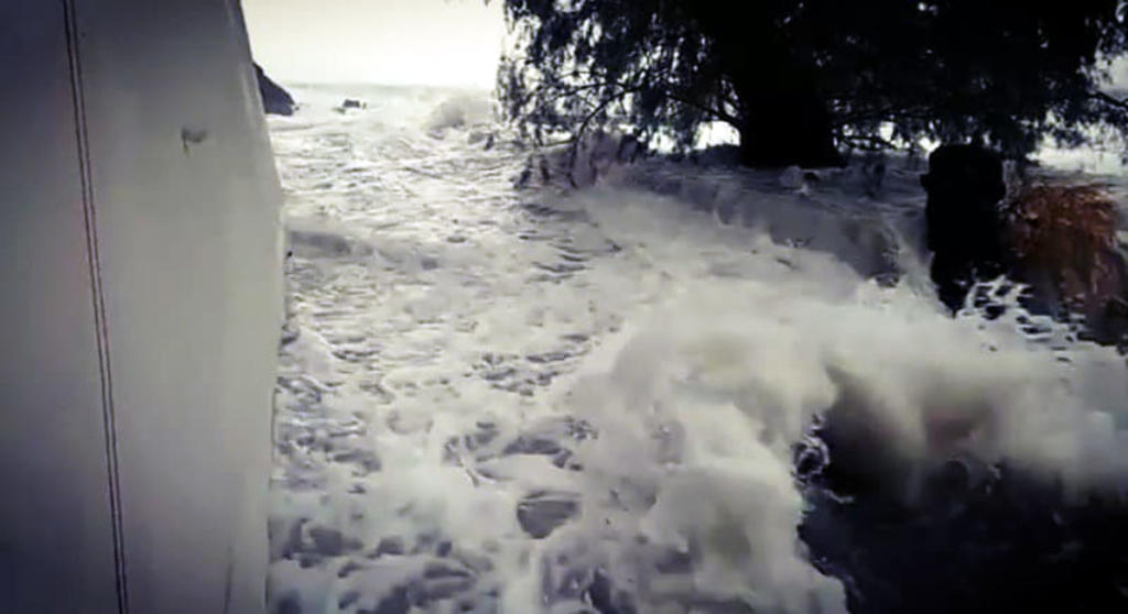 Κορινθία: “Θεέ μου θα πνιγούμε” – Δραματικές σκηνές από το πέρασμα του μεσογειακού κυκλώνα – video