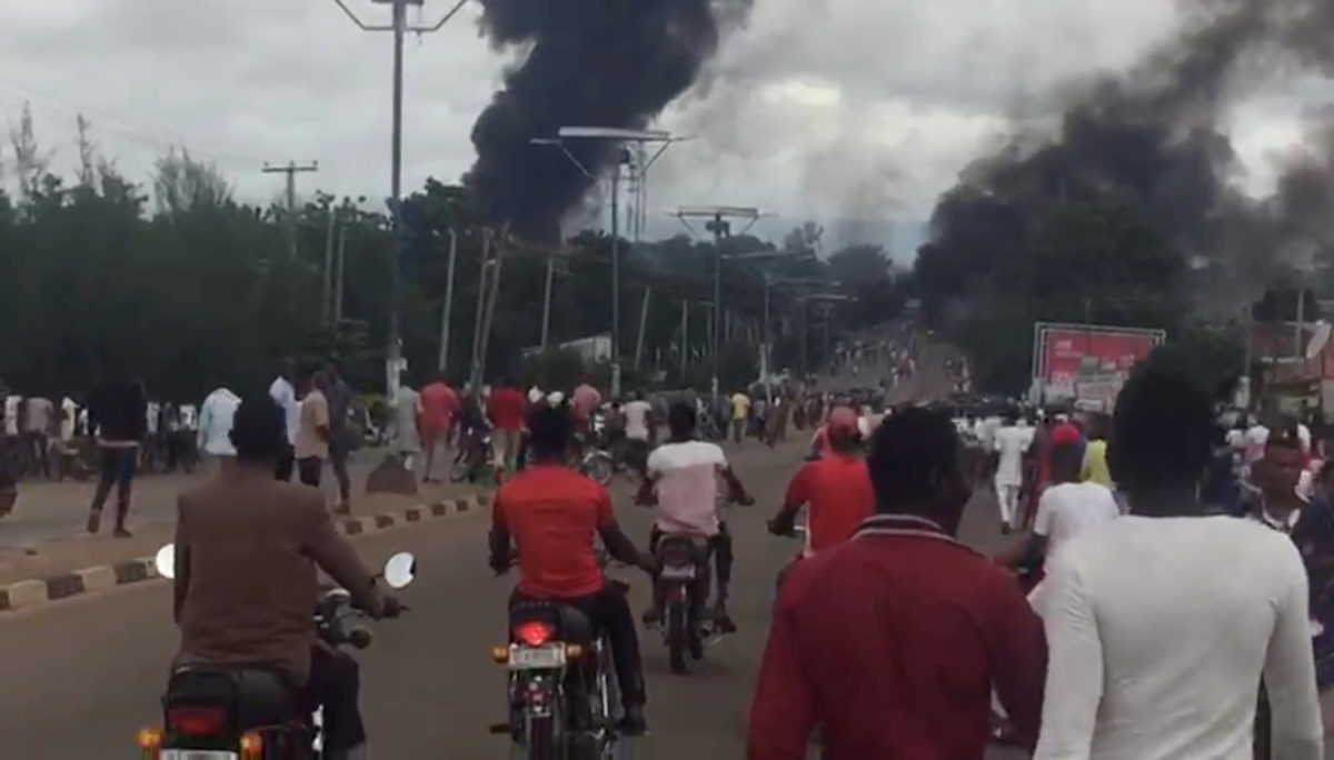 Νιγηρία: Κόλαση και 35 νεκροί από έκρηξη βυτιοφόρου με φυσικό αέριο [pics]