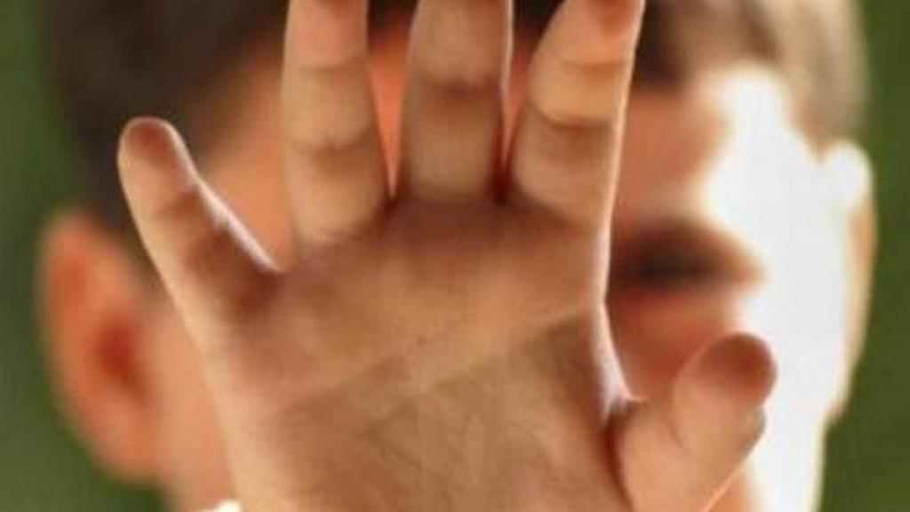 Καταγγελία-σοκ on air! “Ο πατέρας μου με κακοποιούσε σεξουαλικά από 9 ετών” [vid]