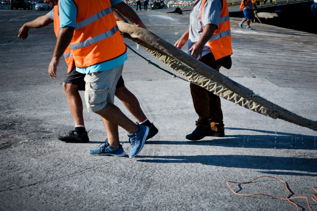 Νέα 24ωρη απεργία στα πλοία αύριο Τρίτη – Κλιμακώνουν τις κινητοποιήσεις οι ναυτικοί