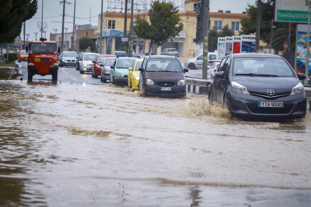 Καιρός: Βήμα – βήμα πώς θα χτυπήσει ο κυκλώνας Ζορμπάς την Κυριακή