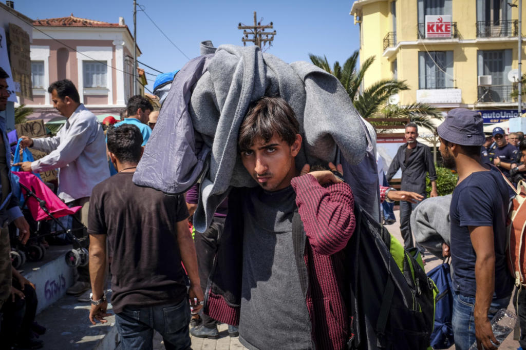 “Έξοδος” από τη Μόρια για 440 πρόσφυγες – Άλλοι 1500 θα φύγουν ως το τέλος του μήνα