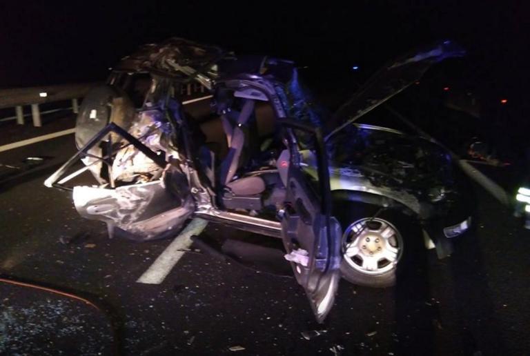 Έβρος: Τράκαραν με φορτηγό και έγινε έτσι το αυτοκίνητό τους – Πέντε τραυματίες σε νοσοκομείο [pics]