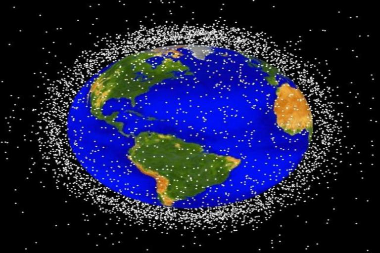 Χιλιάδες τα διαστημικά σκουπίδια που απειλούν τη Γη! Από δορυφόρους «ζόμπι» μέχρι θραύσματα – video