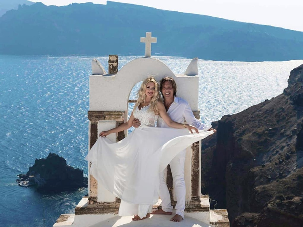 Στράτος Τζώρτζογλου – Σοφία Μαριόλα: Γαμπρός και νύφη στη Σαντορίνη! Φωτογραφίες