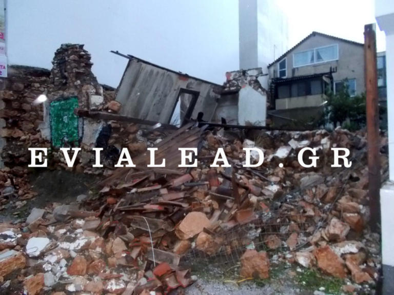 Χαλκίδα: Κατέρρευσε ακατοίκητο σπίτι πάνω σε στάση λεωφορείου – Αυτοψία στο σημείο της πτώσης [pics]